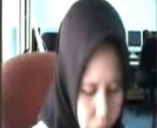 indonesia- ibu jilbab tudung depan webcam from colmek depan cermin
