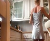 Flash in the kitchen from mature housewife