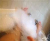 Dans mon bain de mousse j eclabousse ma chatte rousse from sex video ma bath fucking