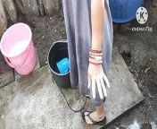 Indian bathing outside with hot boobs from house outdoor bathing sex