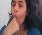 Desi girl showing big boobs in video call from desi girl sania video call mms leaked
