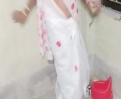 White Saree auntie from sexy white saree aunty manjula sexy wet blouse