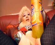 Granny Insterts 2L Fanta In Her Pussy from gir 2l six