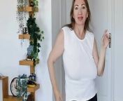 Huge bounsing tits without bra: milf dancing and do striptease from imo video without bra