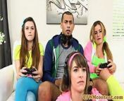CFNM gamer babes sharing the one hard cock from dianosor king sex