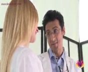 La dottoressa ha scopato i suoi pazienti durante il trattamento from indian moms dr