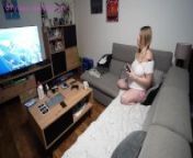 A pregnant girl plays assasina on ps4 and is fucked by a man at home from gs4