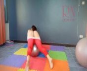 A girl without panties is engaged in yoga. The athlete takes off yoga leotards and shows her pussy. from jamie marie nude yoga