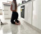 I spy my kinky stepmom while cleaning the kitchen from sexy big ass gurks dance at home
