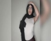خاضعة للرقص العربي ولمس فتحة الشرج from افلام فتح