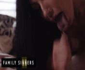 Family Sinners - Jennifer White's Stepson Catches Her Staring At His Muscles & Gives Her A Taste from pilla dolfen