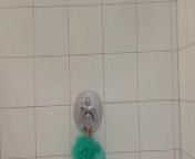 Alinaangel Having fun in the shower - الينا انجل تتعرى وتستمني تحت الشاور وتسوي نافوره from نوری کسرا